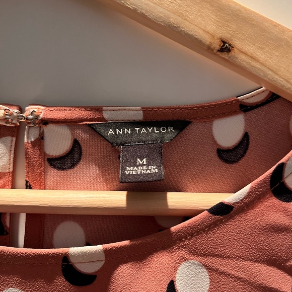 Ann Taylor Blouse. Wear once only. Size Medium. - Picture 4 of 5